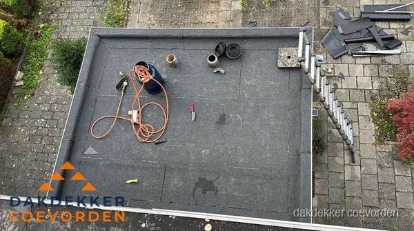 Plat dak met nieuwe bitumen bedekking in Coevorden Plat dak met nieuwe bitumen bedekking in Coevorden