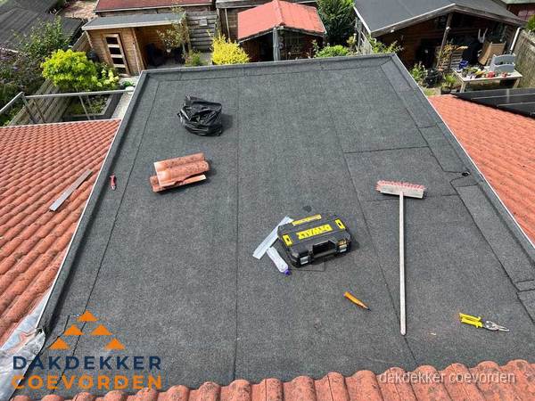 Nieuw plat dak met bitumen dakbedekking in Coevorden Nieuw plat dak met bitumen dakbedekking in Coevorden