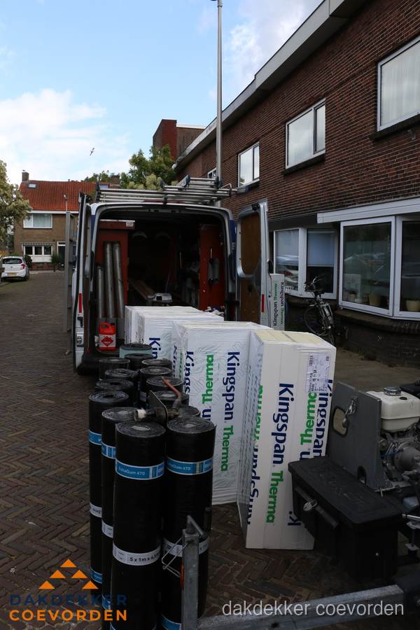 Levering van Kingspan isolatieplaten en bitumenrollen voor dakproject in Coevorden Levering van Kingspan isolatieplaten en bitumenrollen voor dakproject in Coevorden