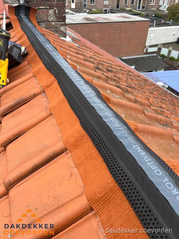 Nokventilatie installeren op hellend pannendak in Coevorden