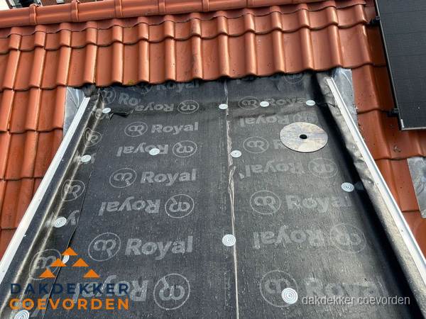 Nieuw dak met dakpannen en Royal onderlaag bij woning in Coevorden