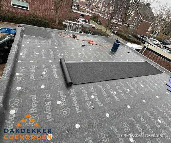 Dakrenovatie plat dak met bitumen dakbedekking in Coevorden Dakrenovatie plat dak met bitumen dakbedekking in Coevorden