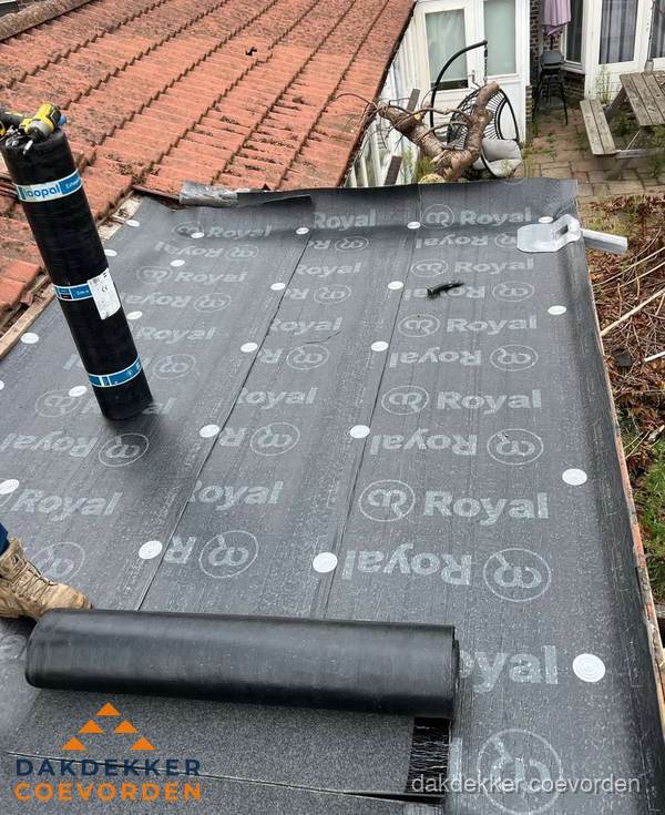 Bitumen dakbedekking leggen op plat dak aanbouw in Coevorden Bitumen dakbedekking leggen op plat dak aanbouw in Coevorden