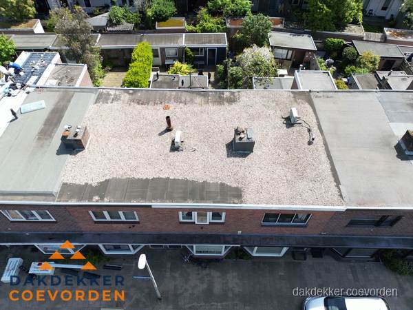 Plat dak met grindballast en dakdoorvoeren in Coevorden Plat dak met grindballast en dakdoorvoeren in Coevorden
