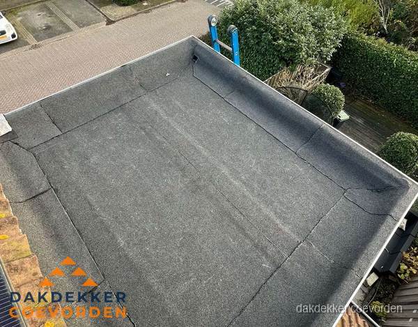 Gerenoveerd plat dak met nieuwe bitumen dakbedekking in Coevorden Gerenoveerd plat dak met nieuwe bitumen dakbedekking in Coevorden