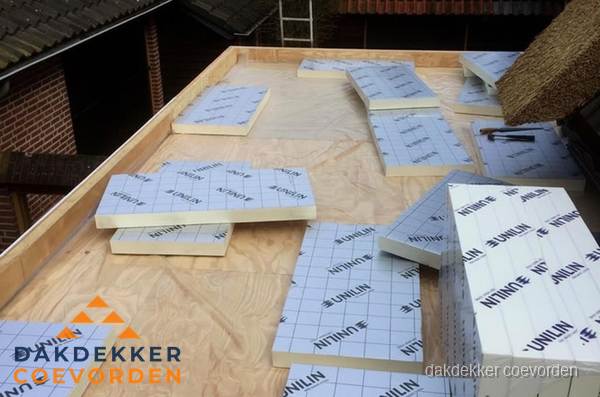 PIR isolatieplaten leggen op plat dak in Coevorden PIR isolatieplaten leggen op plat dak in Coevorden